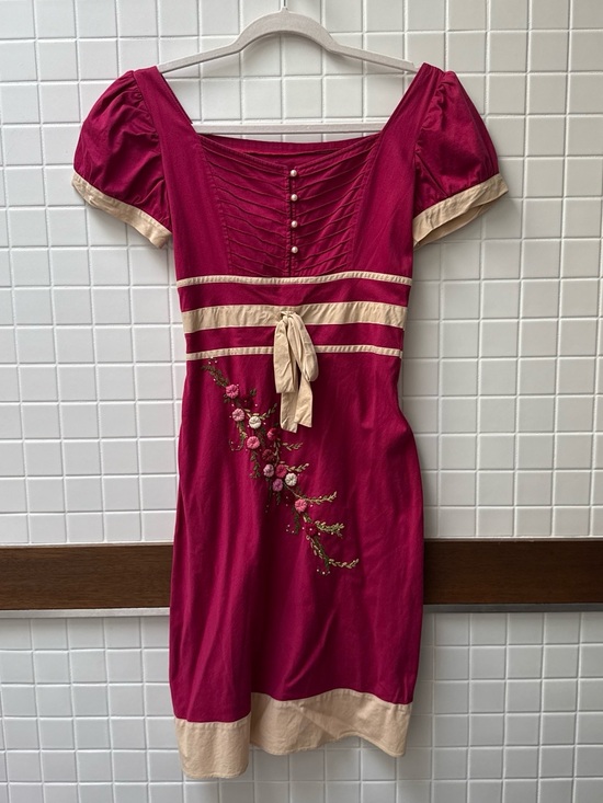 Dresses & Skirts - Vintage XS Women's Fuchsia Short Sleeve Embroidered Dress with Cream Trim